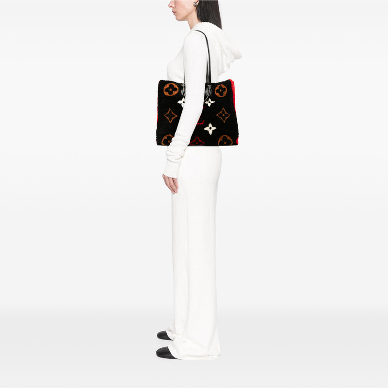 Monogram Giant Shearling Teddy Onthego GM - Image 7