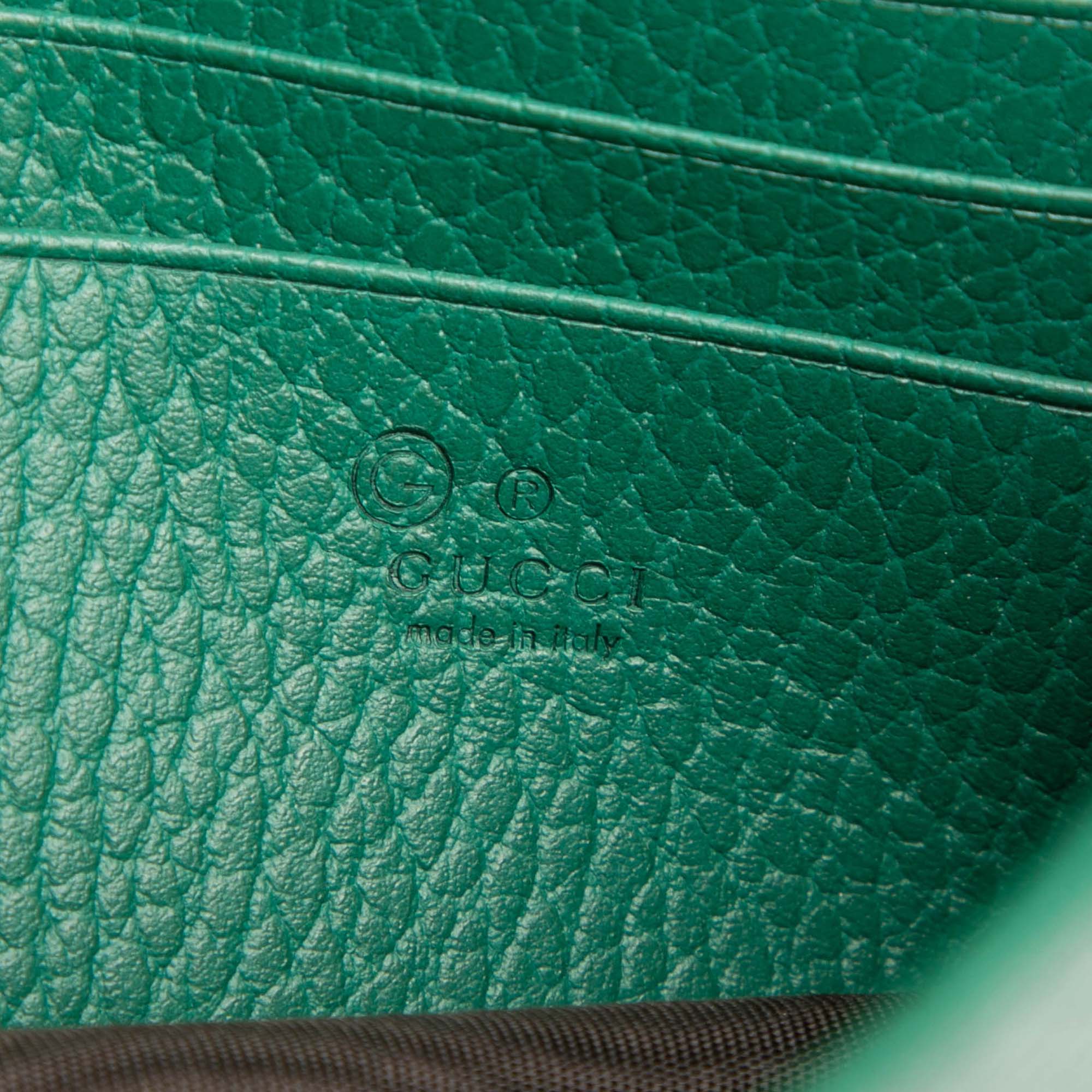 Dollar Calfskin Interlocking G Wallet on Chain - Image 5