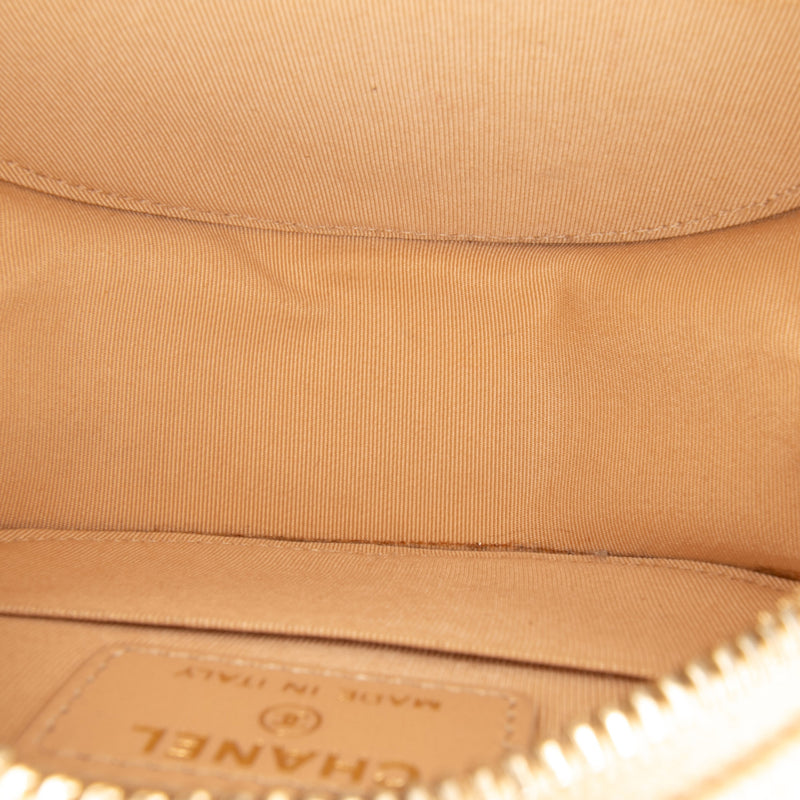 Quilted Caviar Round Clutch With Chain - Image 4