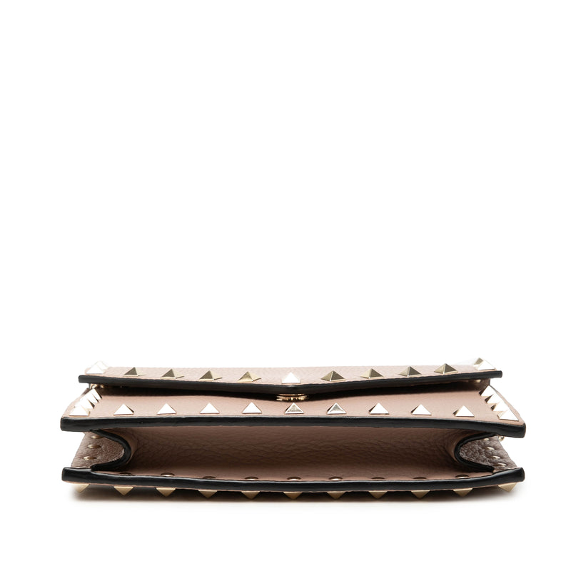 Pebbled Calfskin Rockstud Envelope Wallet on Chain - Image 3