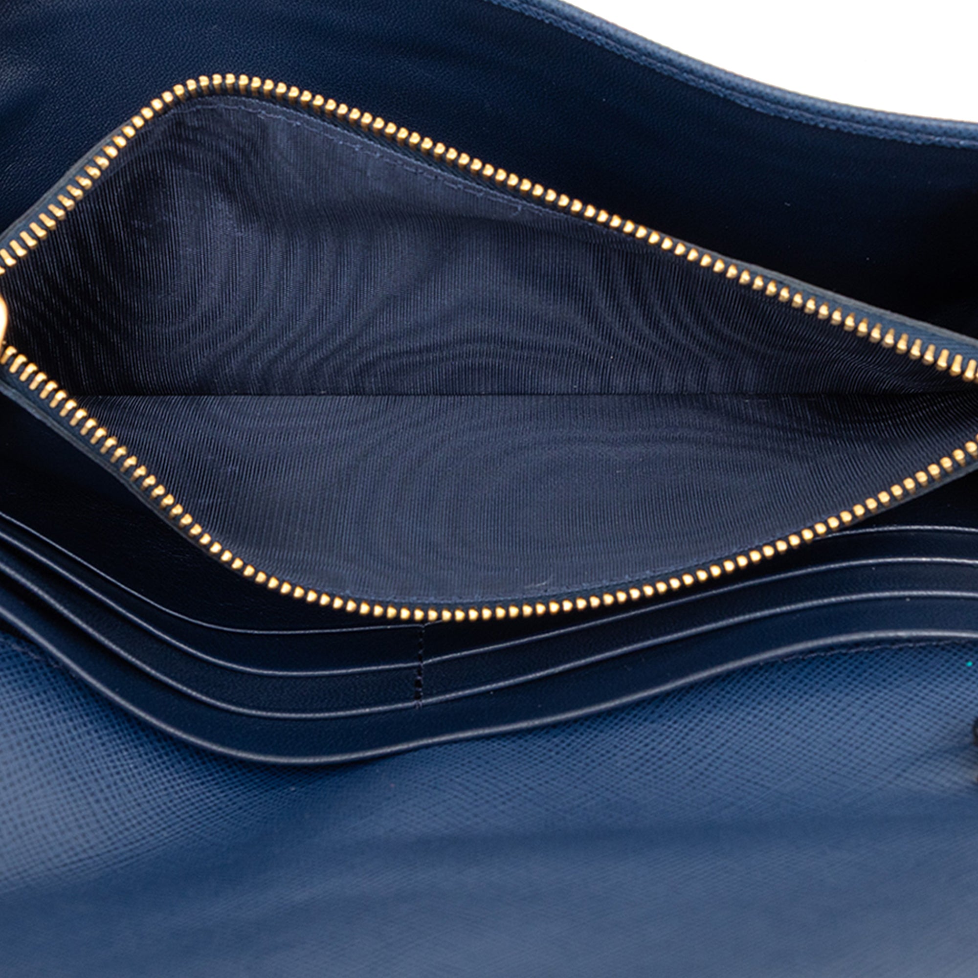 Saffiano Wallet On Chain - Image 4