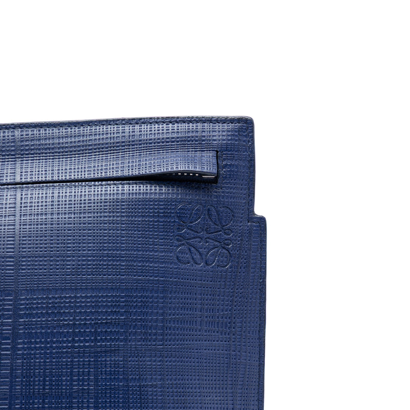 Large Linen Embossed Calfskin Anagram T Pouch - Image 5