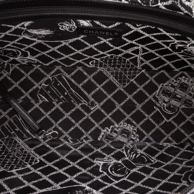 Large Calfskin Essential 31 Rue Cambon Shopping Tote - Image 4