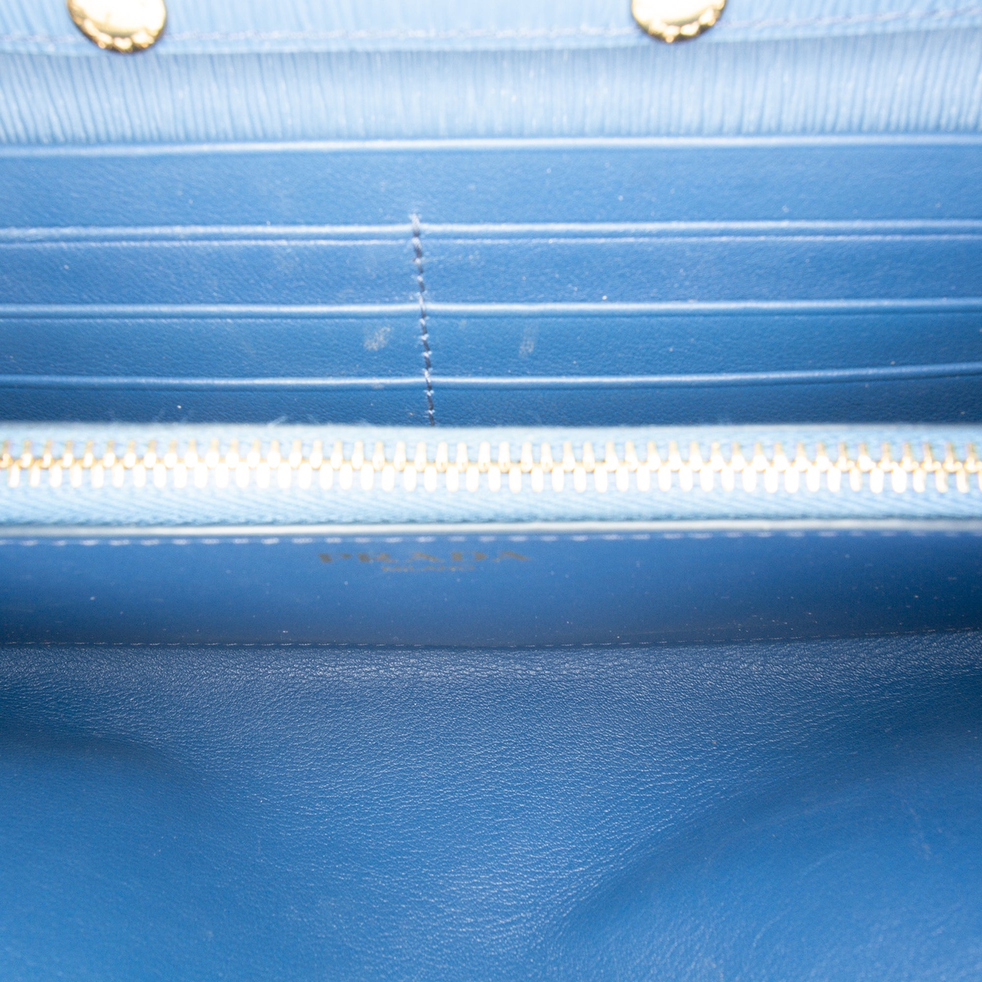 Saffiano Wallet On Chain - Image 4