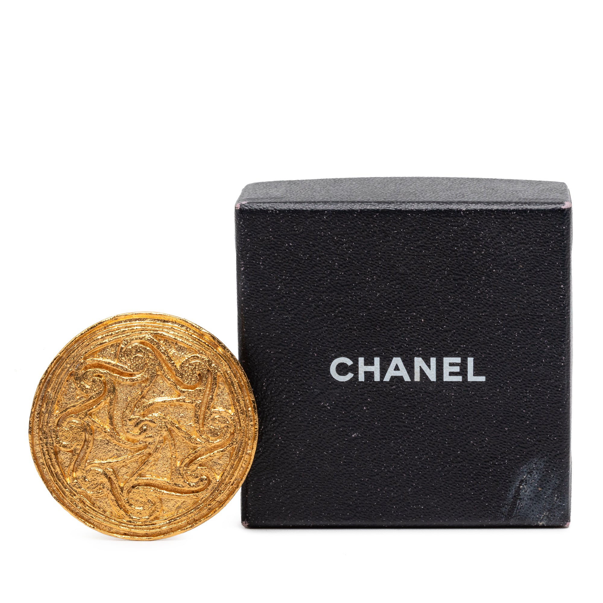 CC Gold Plated Swirl Medallion Brooch - Image 4