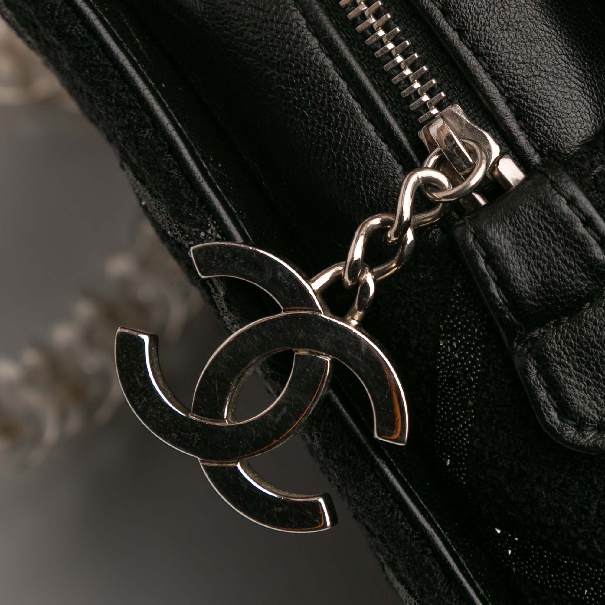 Tweed and Resin Zipped Chain Shopping Bag - Image 7