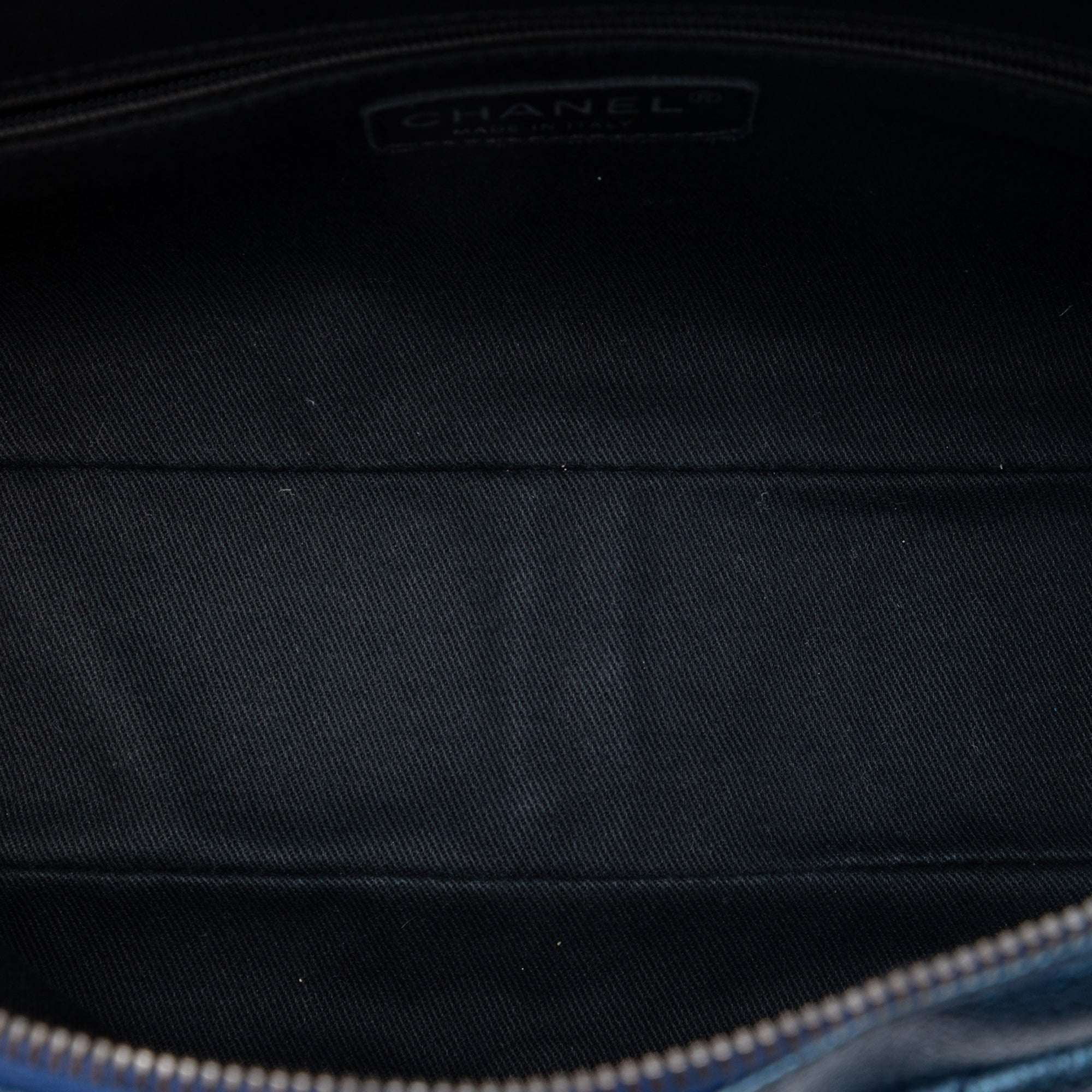 Jumbo Quilted Iridescent Caviar Easy Flap - Image 4