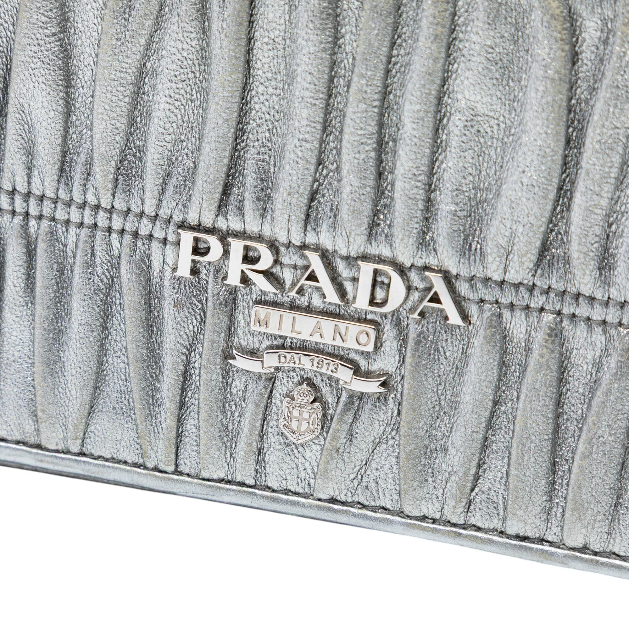 Metallic Nappa Gaufre Wallet On Chain - Image 5
