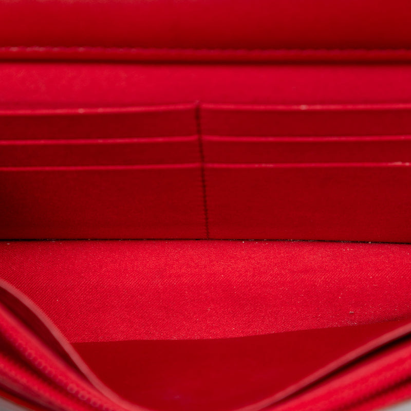CC Embossed Patent Camellia Wallet On Chain - Image 4