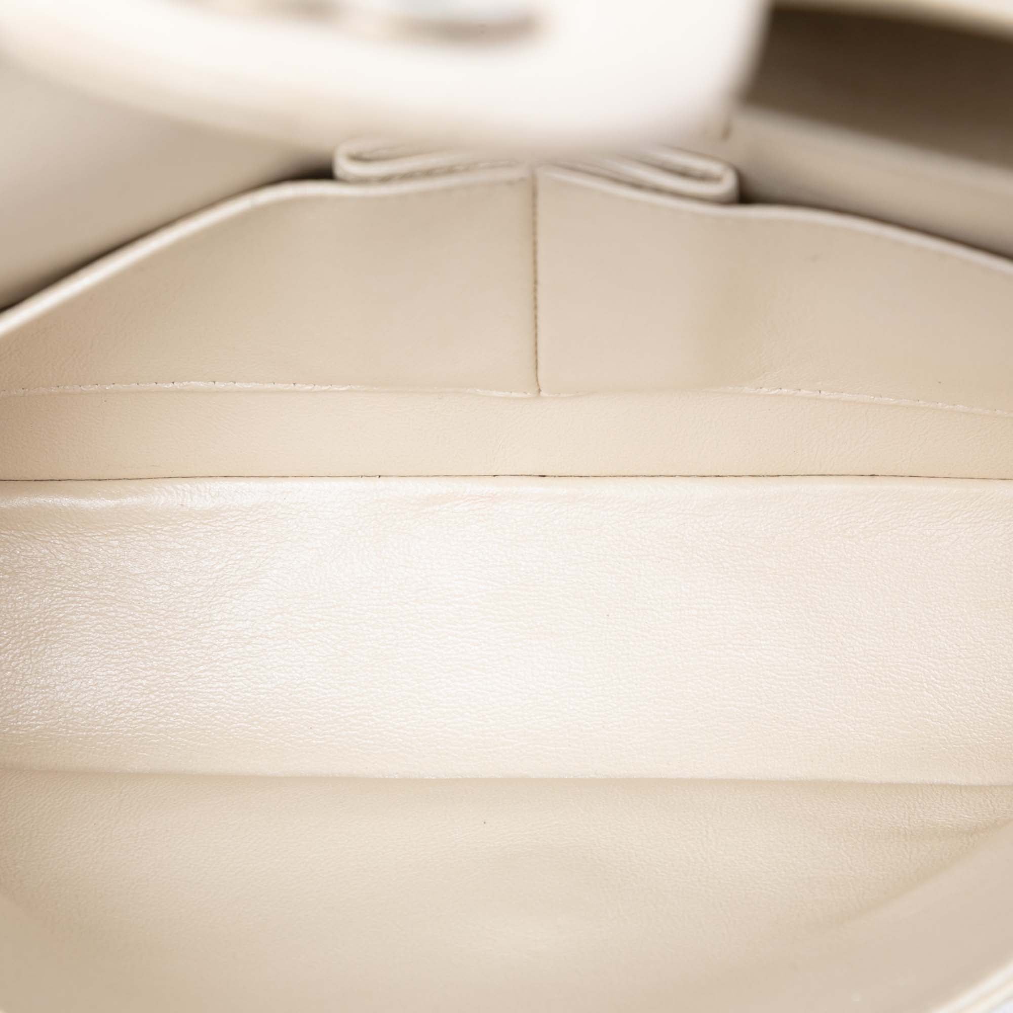 Medium Classic Caviar Double Flap - Image 4