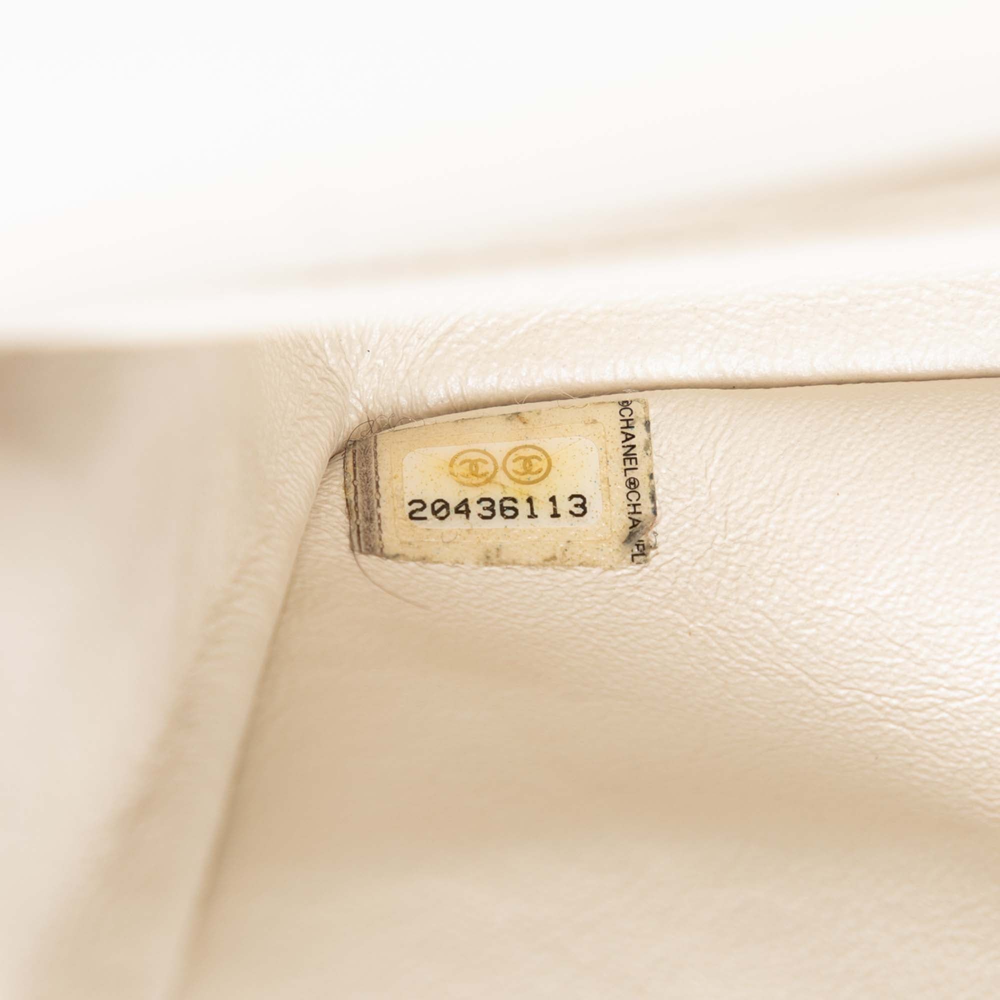 Medium Classic Caviar Double Flap - Image 5