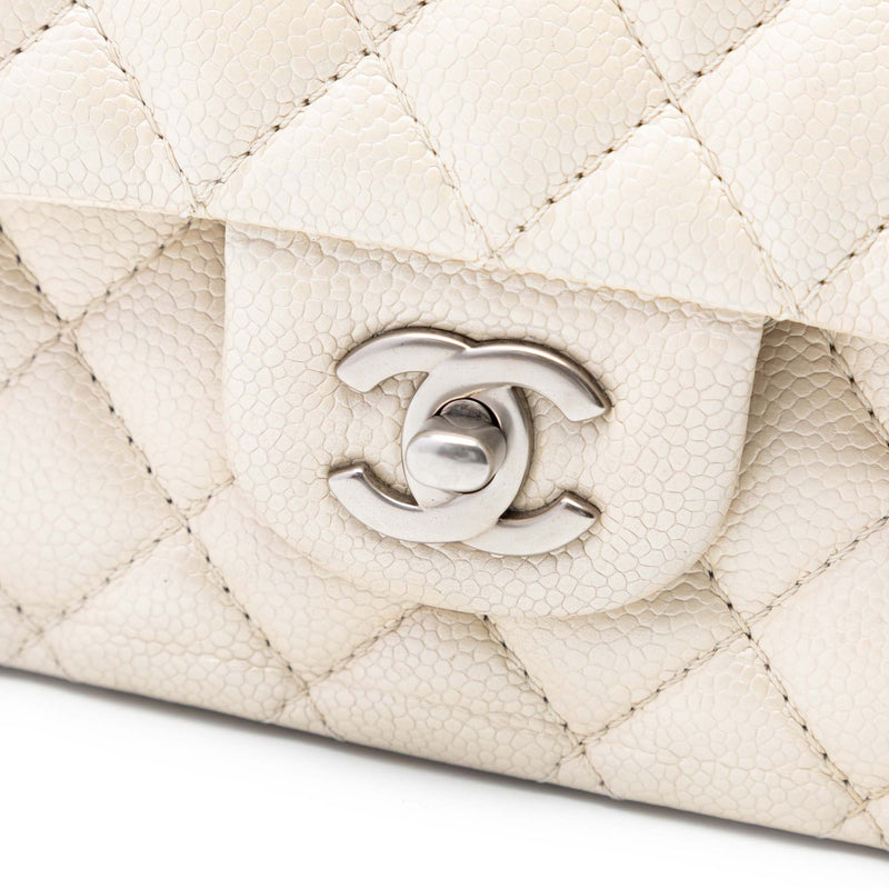 Medium Classic Caviar Double Flap - Image 6