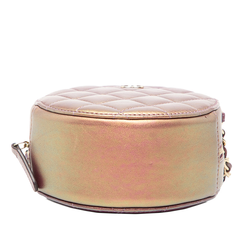 Quilted Iridescent Lambskin Round Clutch With Chain - Image 3