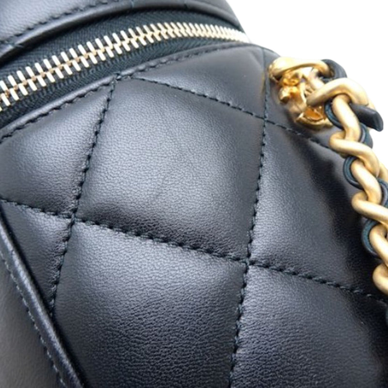 Small Quilted Lambskin Side Note Vanity Case - Image 12