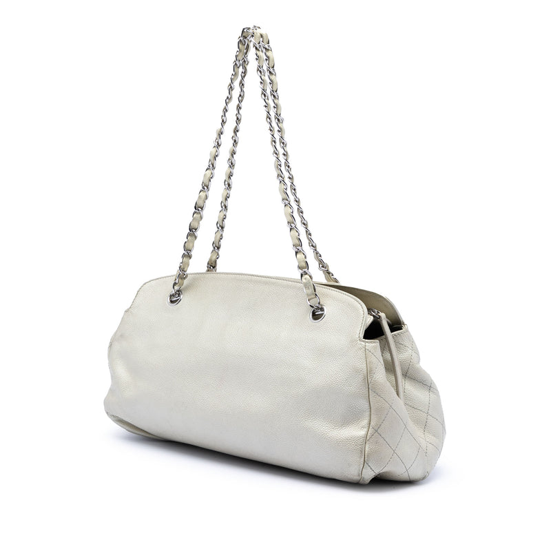 CC Caviar Shoulder Bag - Image 2