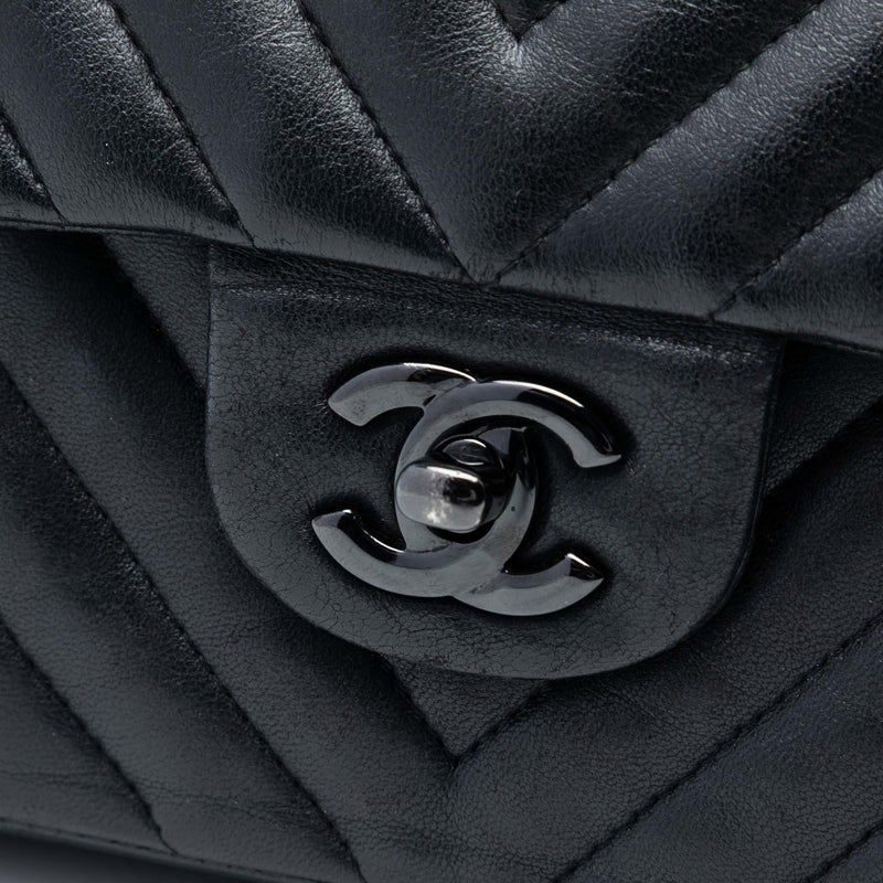 Medium Classic Chevron Lambskin So Black Double Flap - Image 6