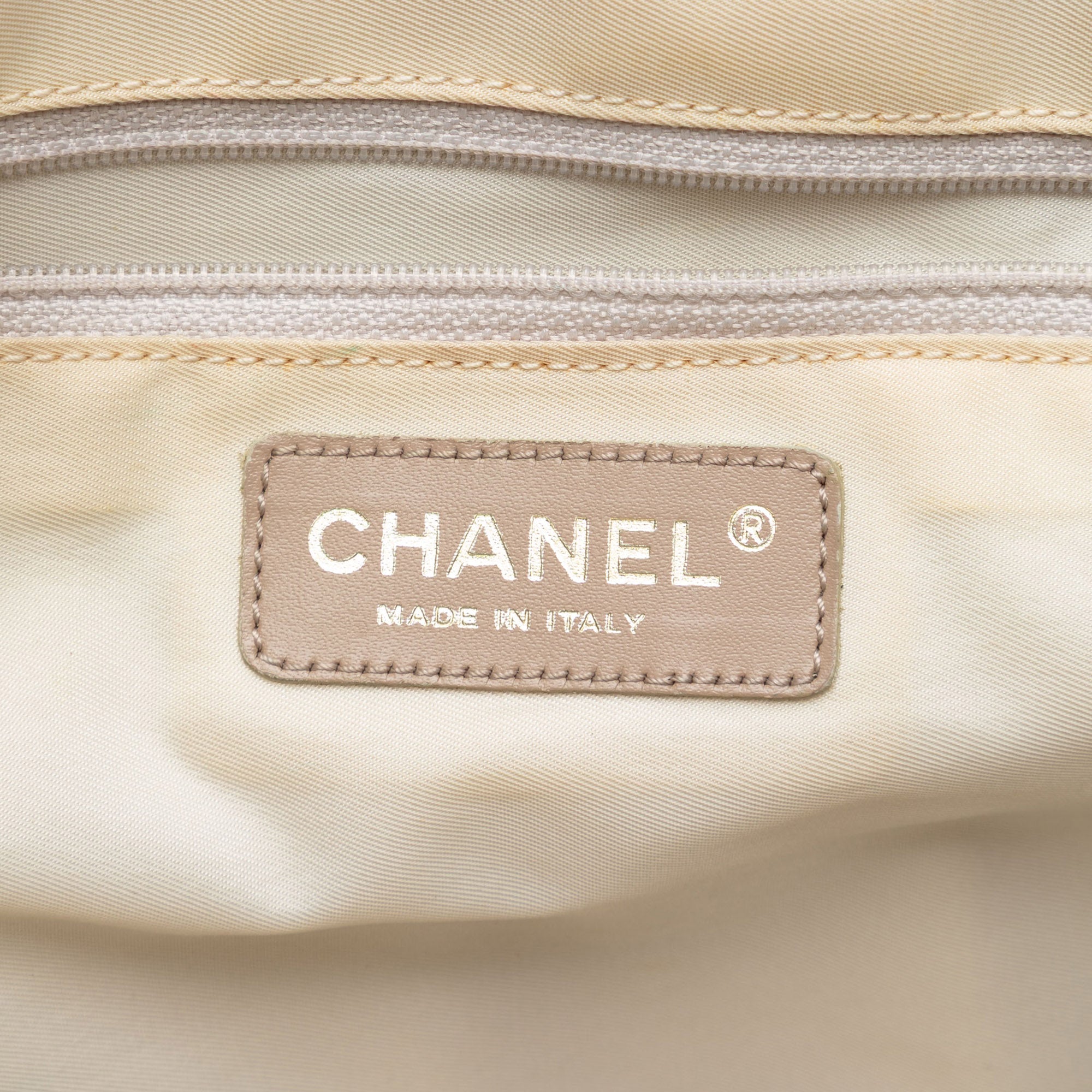 New Travel Line Nylon Tote - Image 5