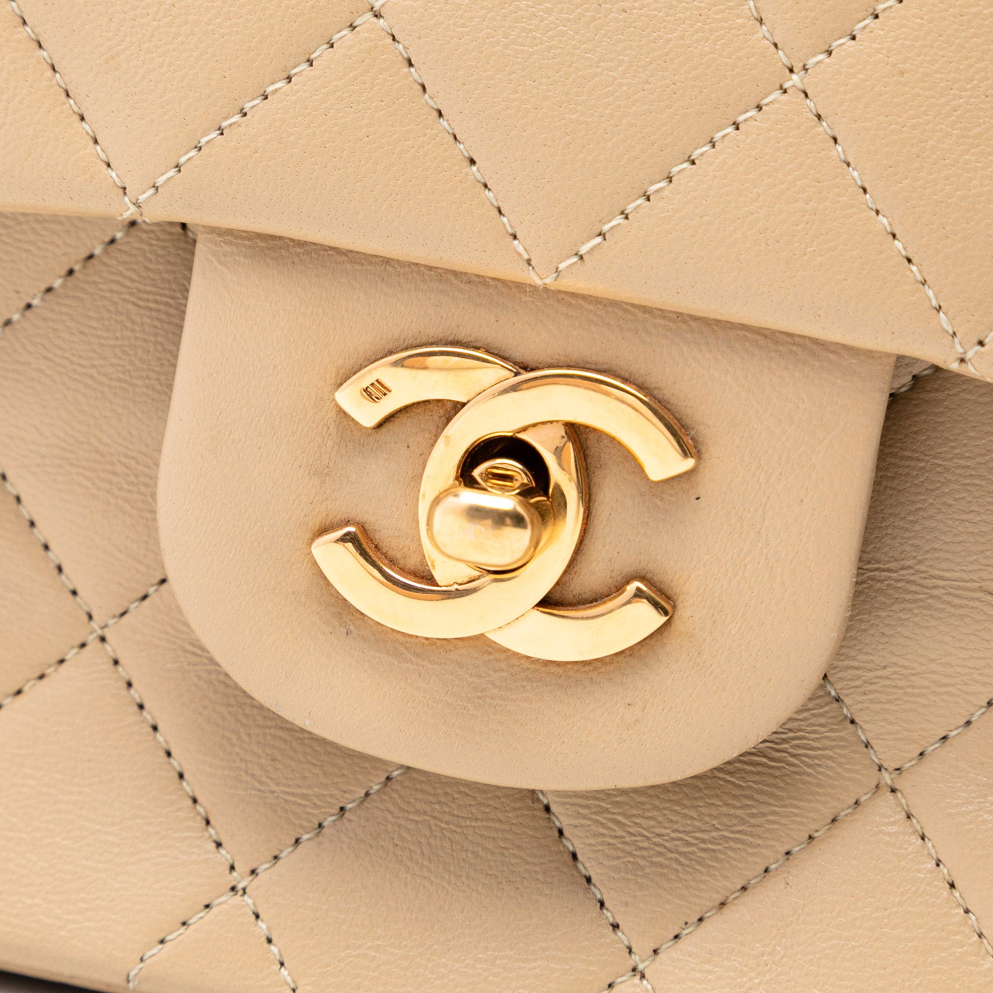 Medium Classic Lambskin Single Flap - Image 5