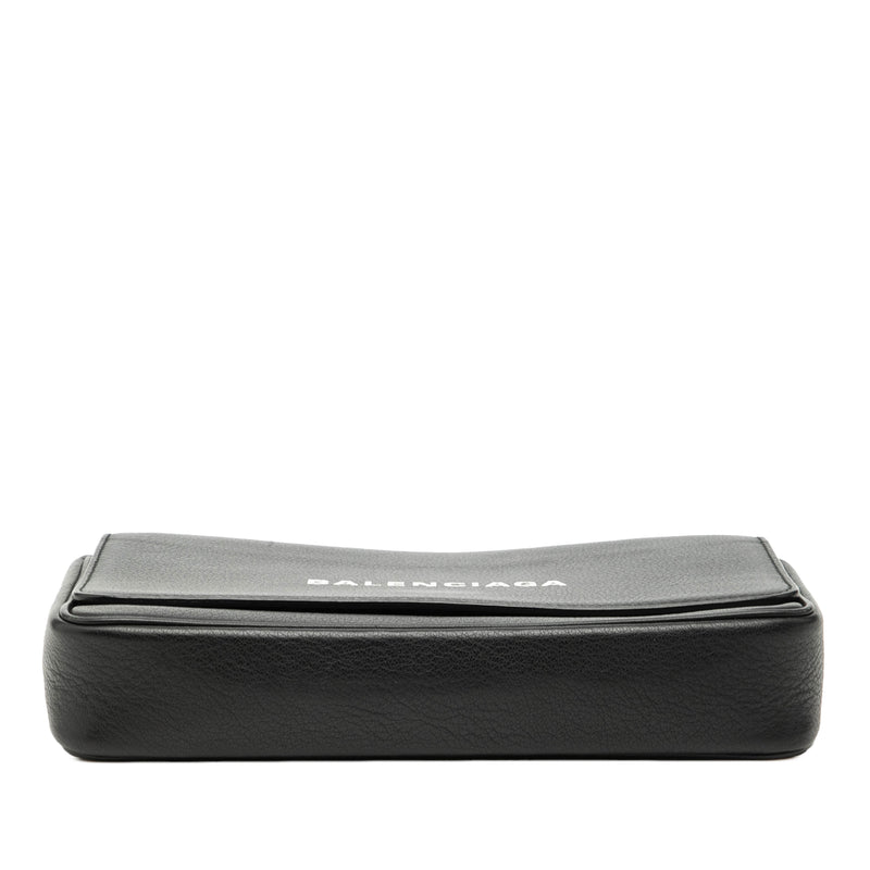 Leather Everyday Wallet on Chain - Image 3