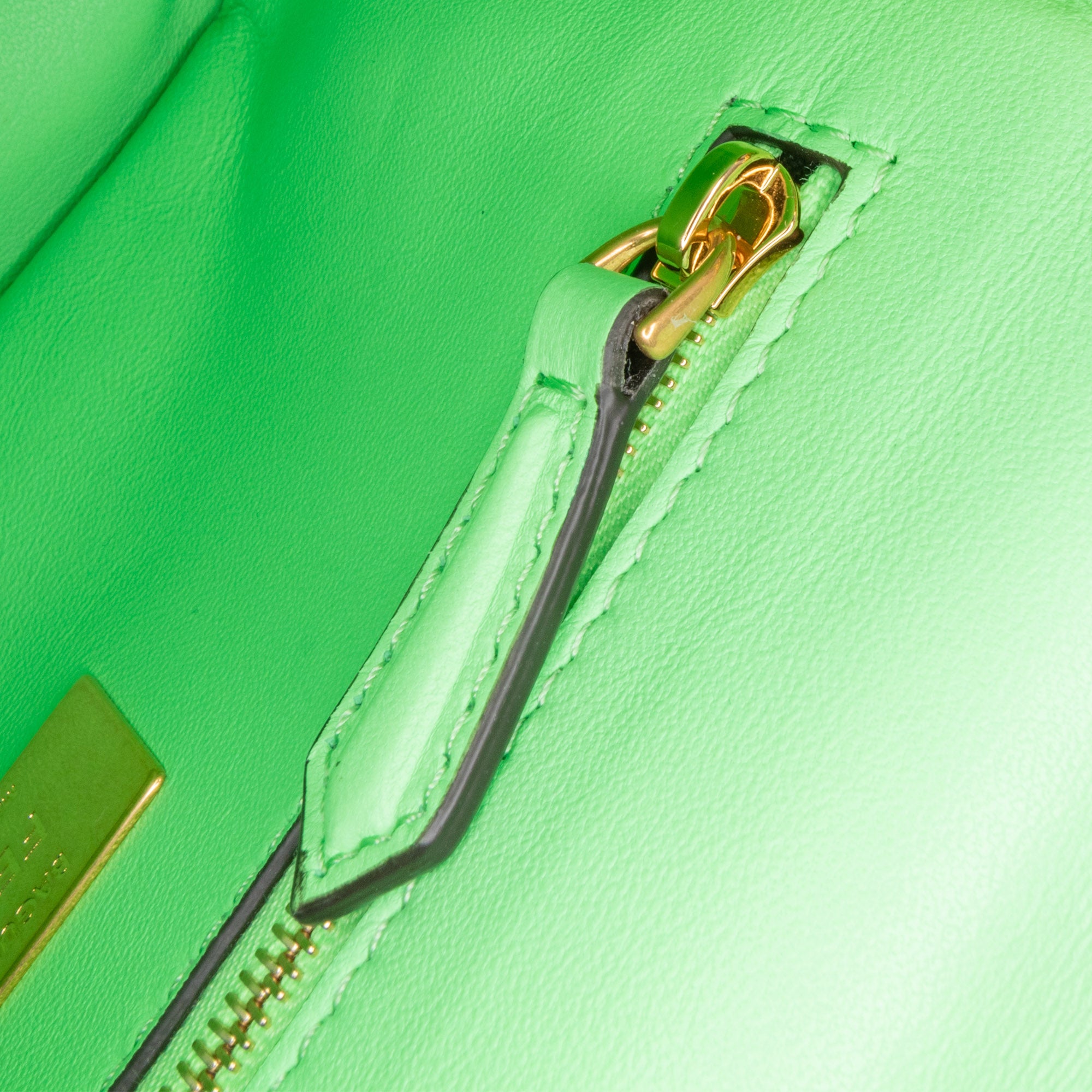 Zucca Embossed Leather Chain Midi Baguette - Image 7