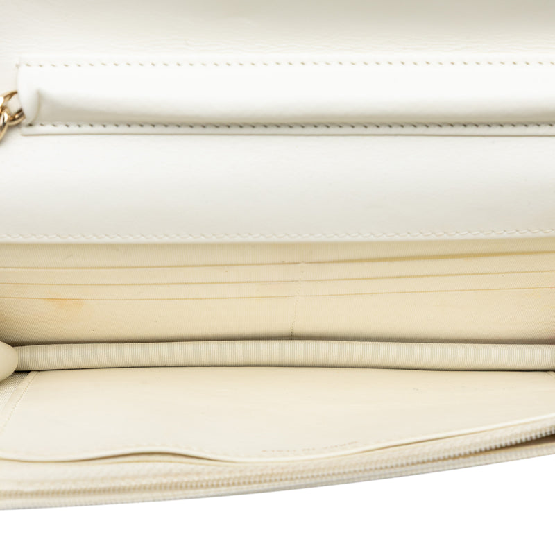 CC Crinkled Chevron Calfskin Wallet On Chain - Image 4