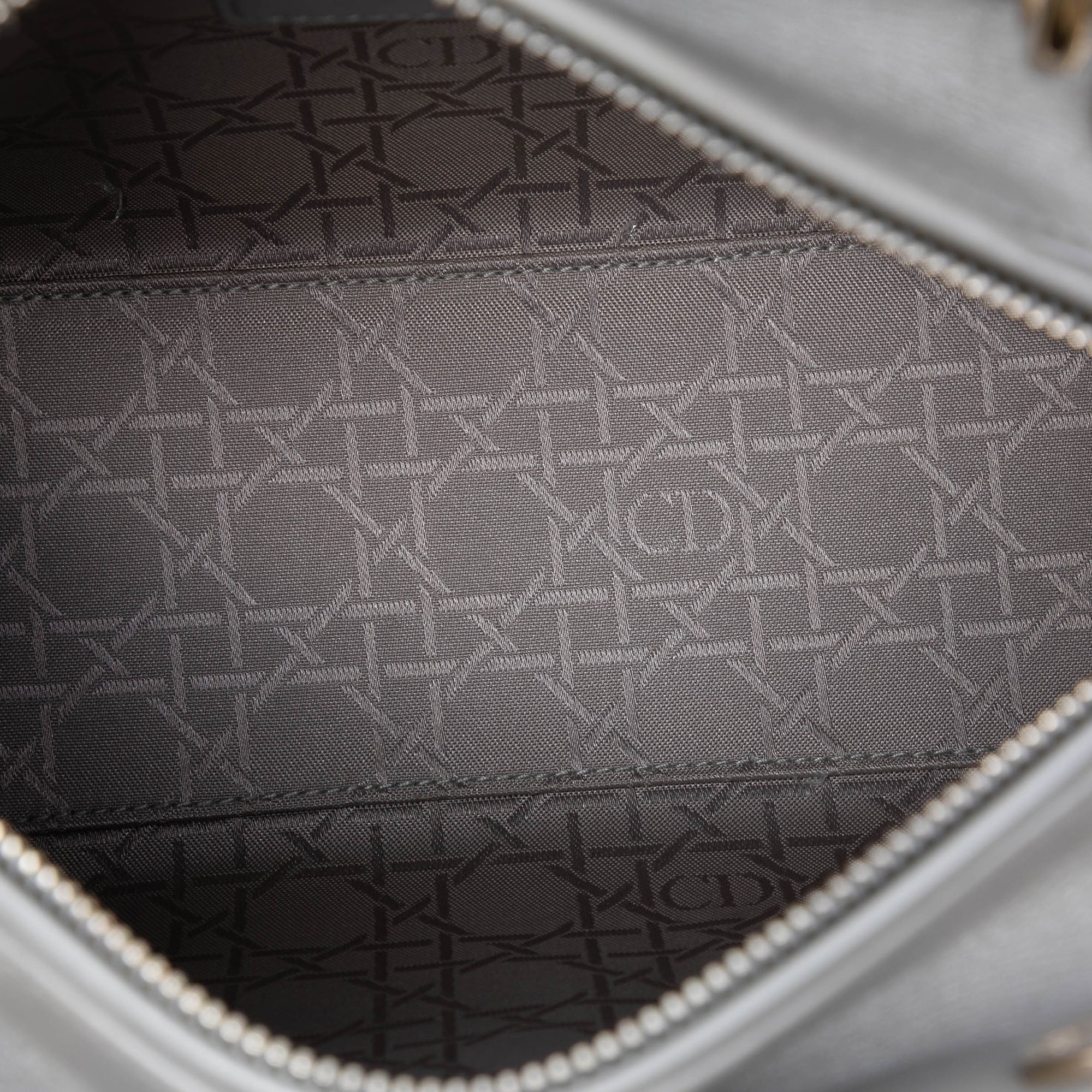 Medium Pearlescent Lambskin Cannage Lady Dior - Image 4