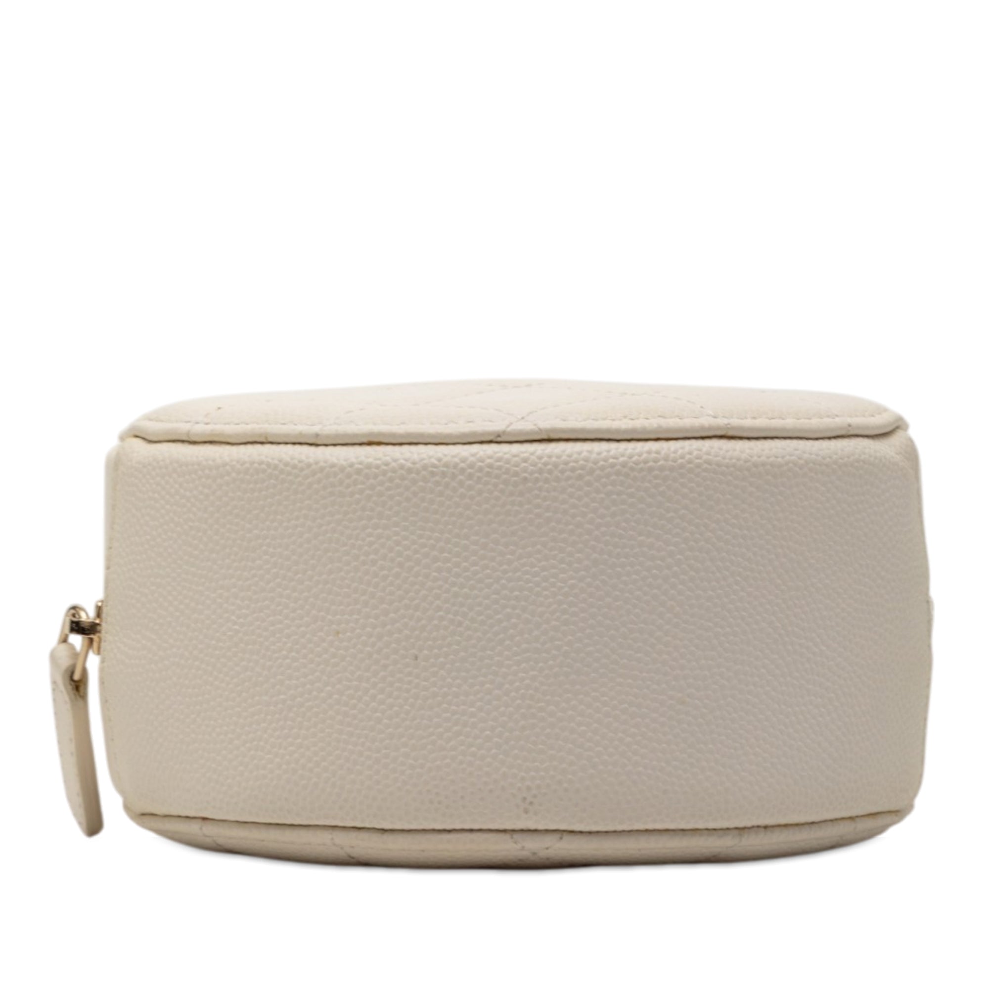 CC Quilted Caviar Round Clutch With Chain - Image 3