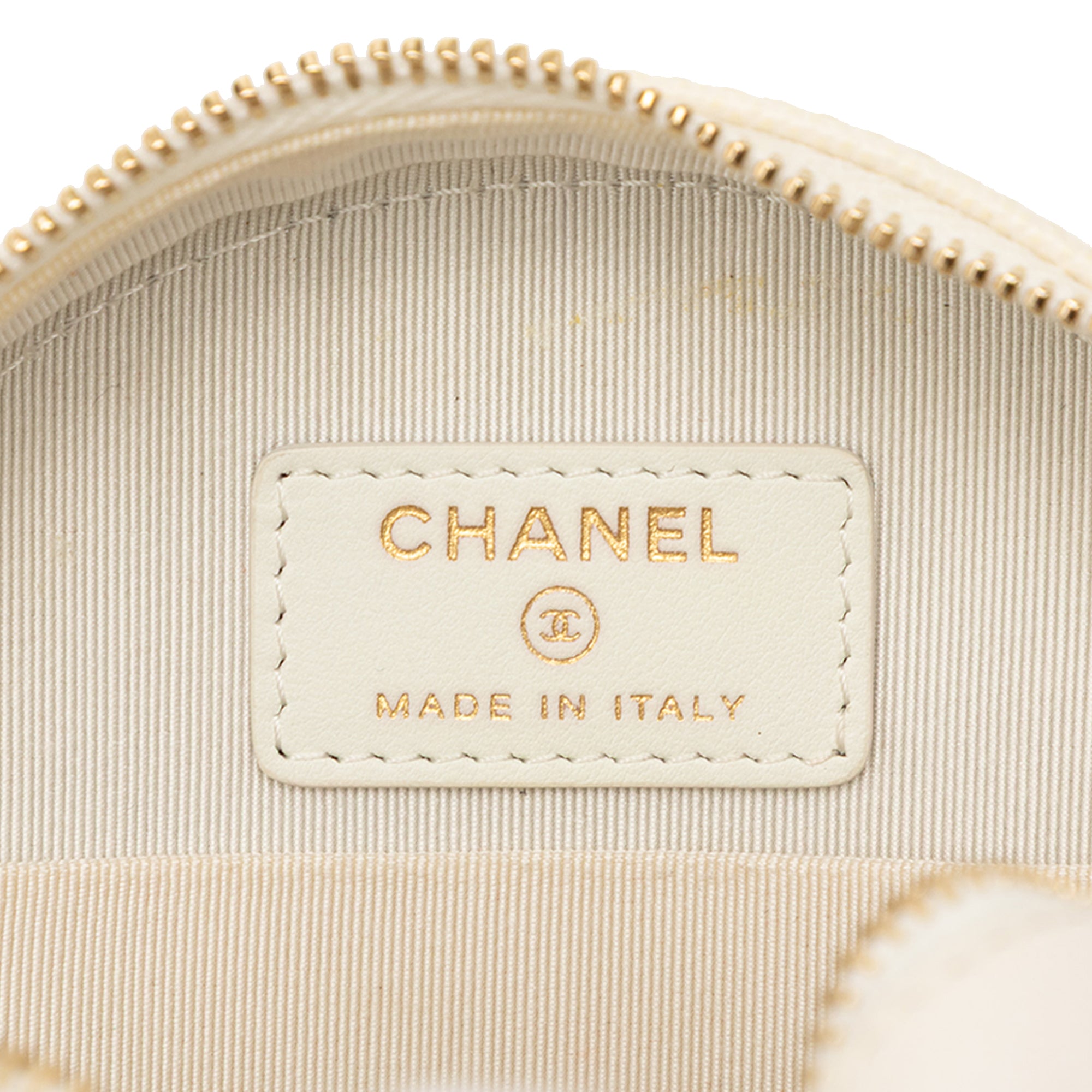 CC Quilted Caviar Round Clutch With Chain - Image 5