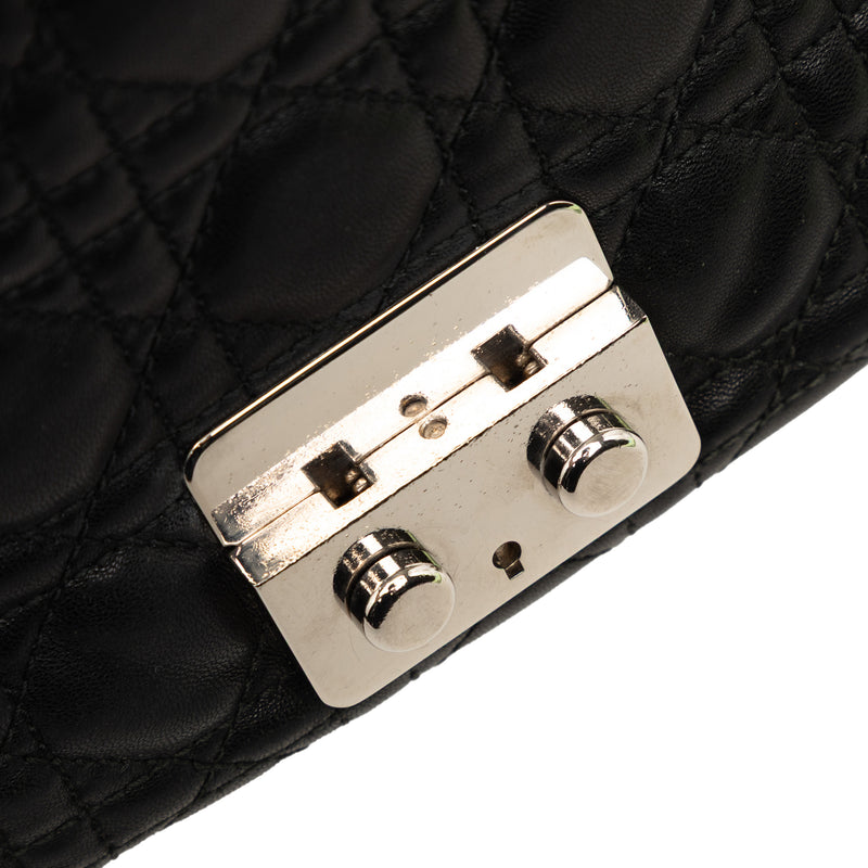Lambskin Cannage New Lock Shoulder Bag - Image 7