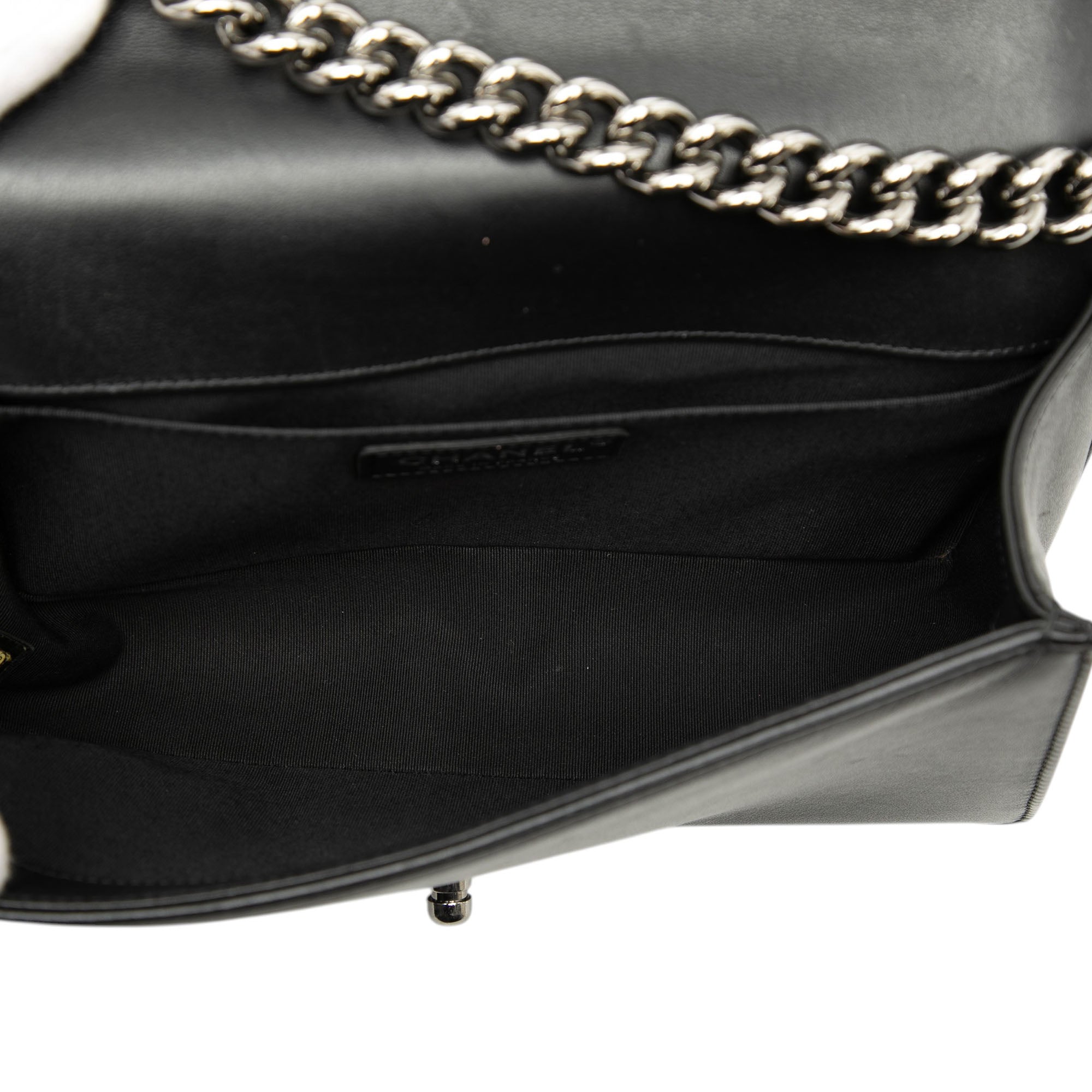 Old Medium Chevron Lambskin Boy Flap - Image 4