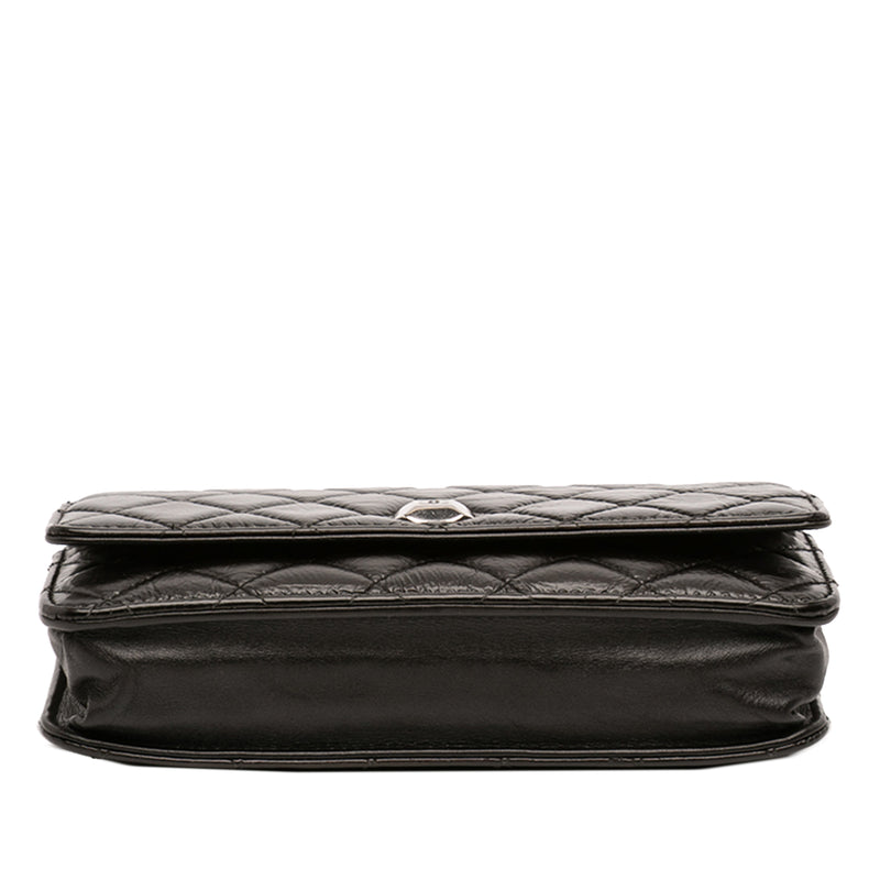 CC Quilted Crinkled Patent Wallet On Chain - Image 3