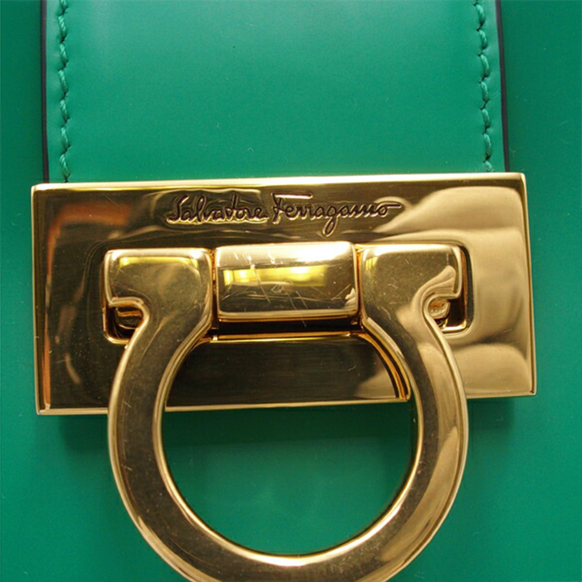 Small Leather Trifolio Shoulder Bag - Image 9