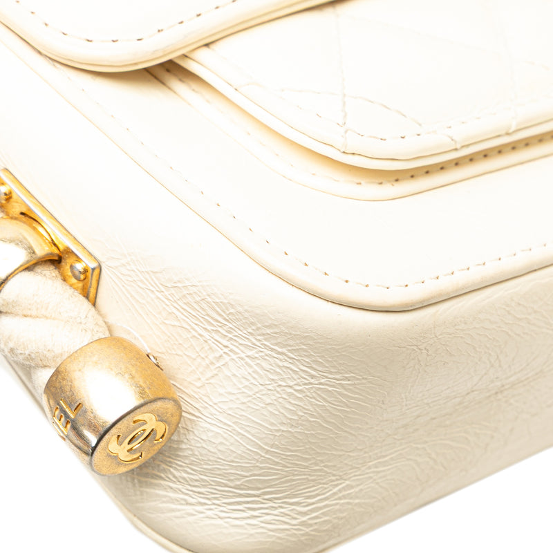Crumpled Calfskin En Vogue Rope Flap - Image 9