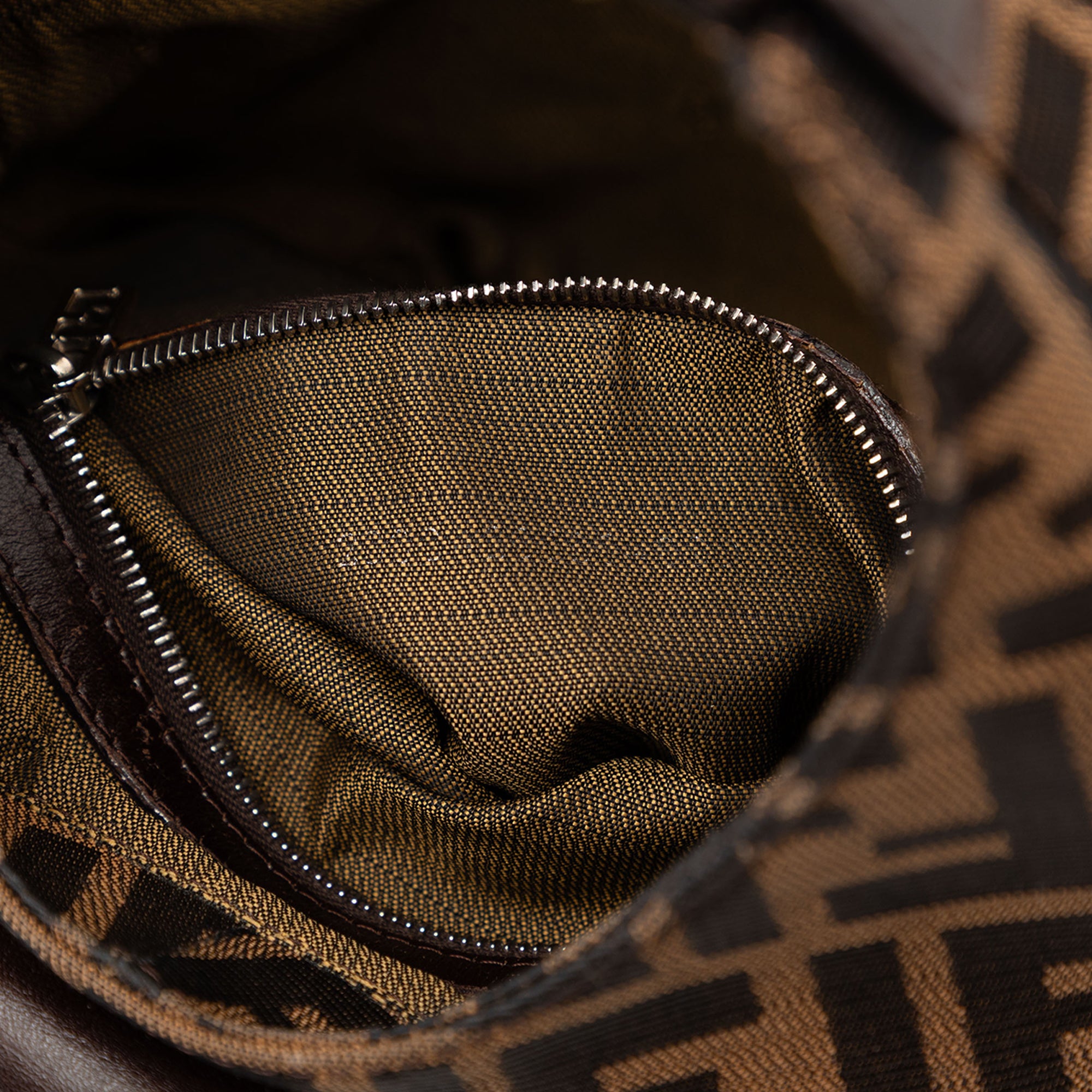 Zucca Canvas Shoulder Bag - Image 6
