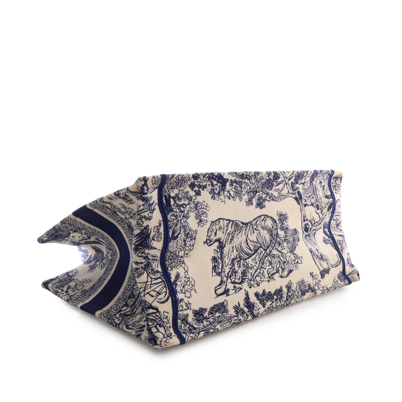 Medium Canvas Embroidered Reverse Dioriviera Toile De Jouy Book Tote - Image 7