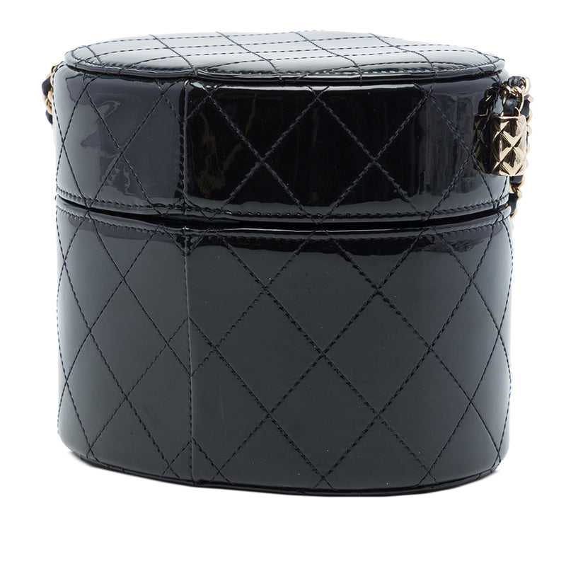 CC Quilted Patent Round Vanity Clutch With Chain - Image 2