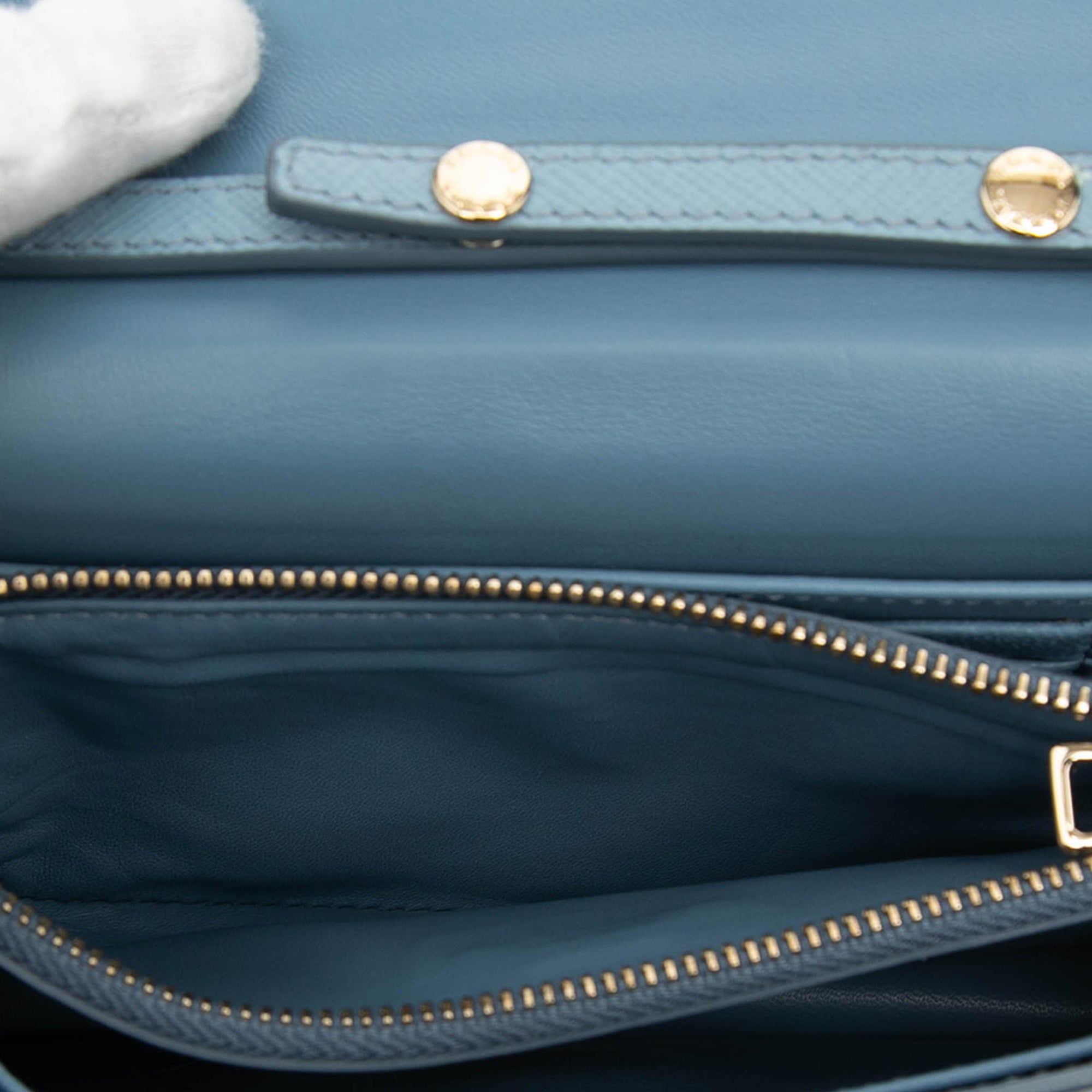 Saffiano Lux Wallet On Chain - Image 4