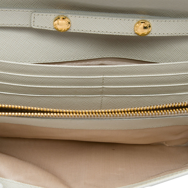 Saffiano Lux Wallet On Chain - Image 4