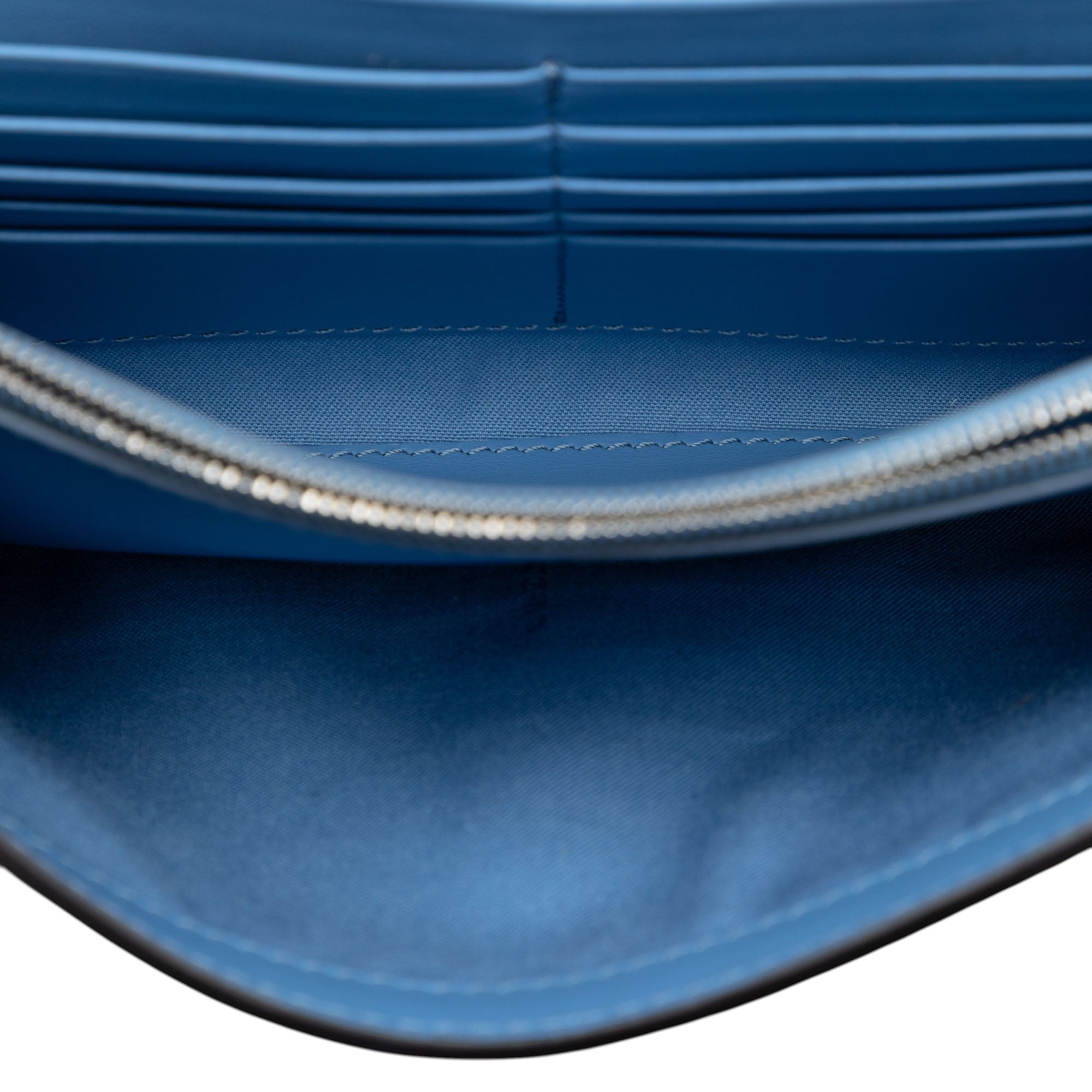 Calfskin F is Fendi Kan I Wallet on Chain - Image 4