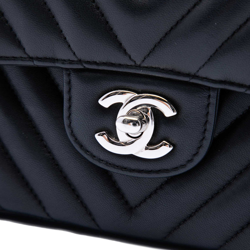 Medium Classic Chevron Lambskin Double Flap - Image 5