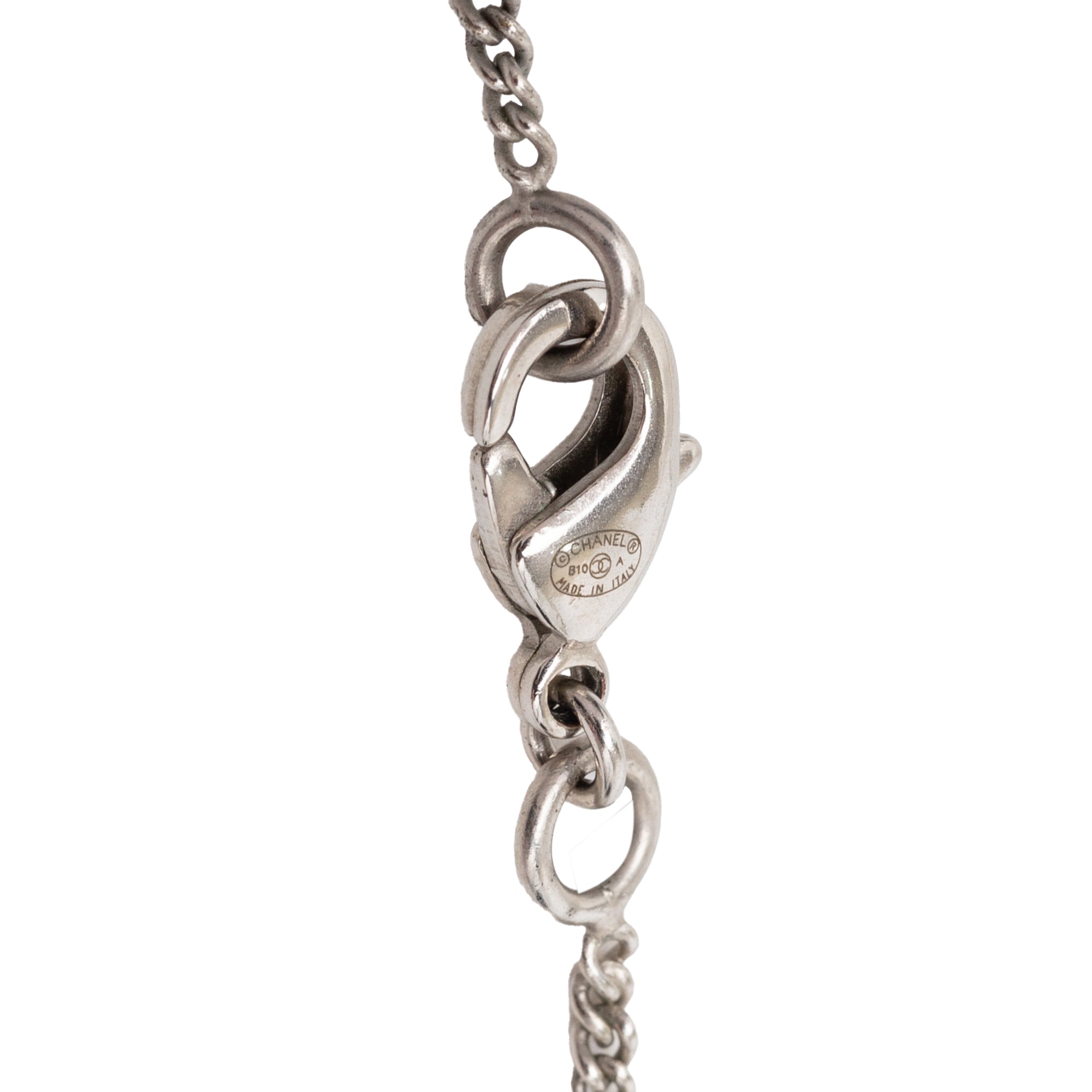 CC Brass Resin Teardrop Pendant Necklace - Image 3