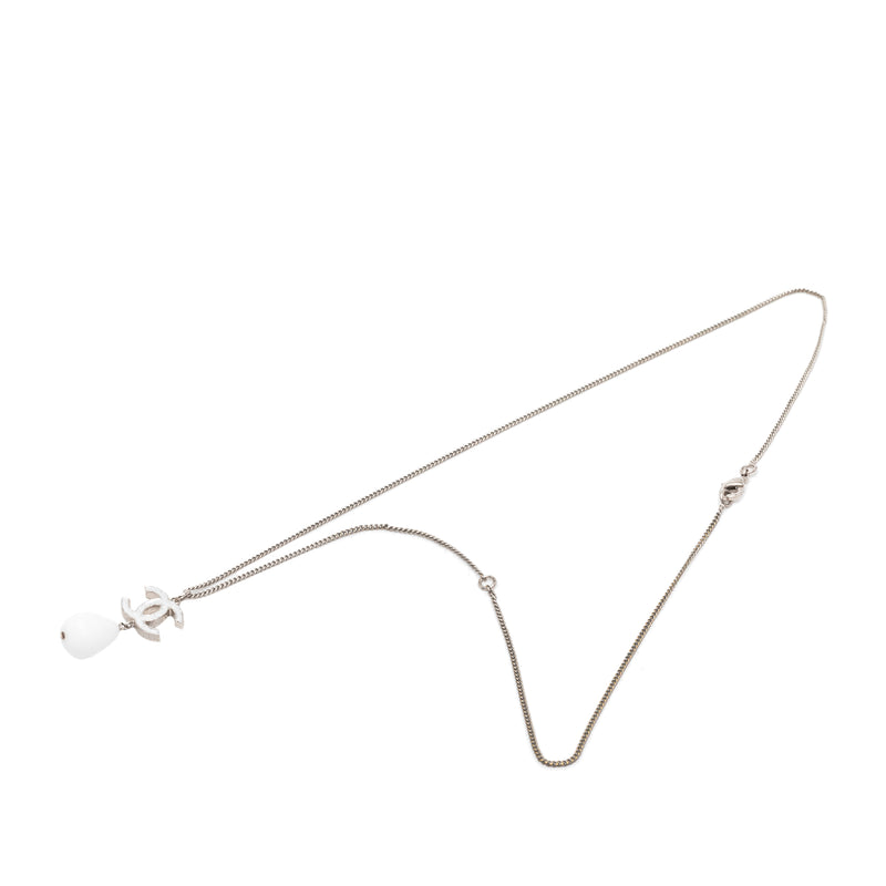CC Brass Resin Teardrop Pendant Necklace - Image 4