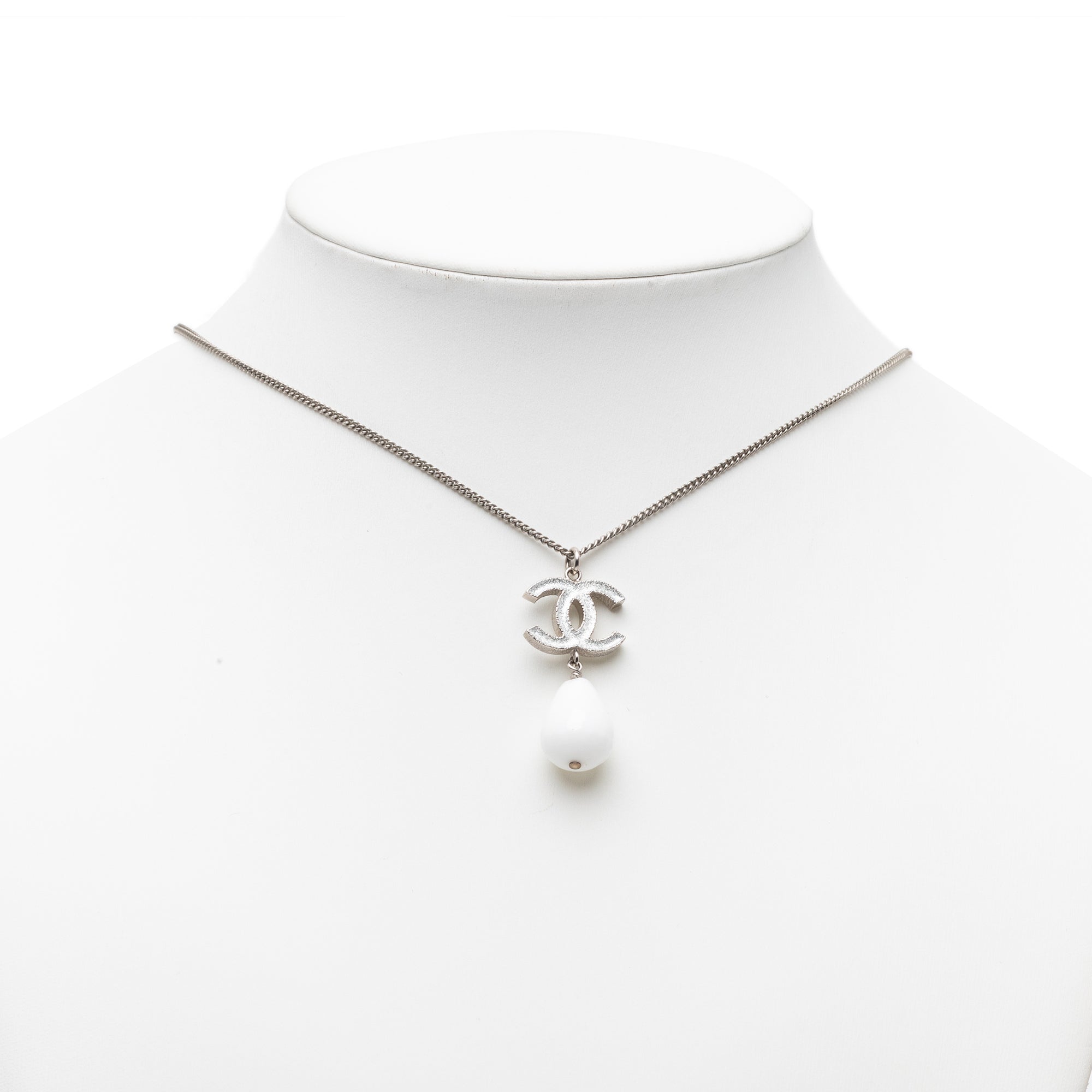 CC Brass Resin Teardrop Pendant Necklace - Image 5