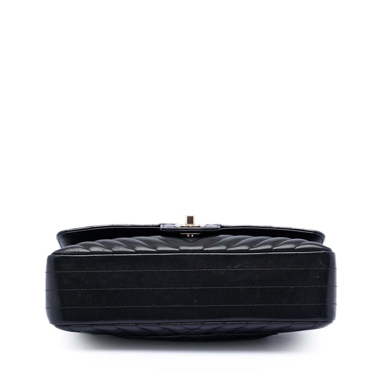 Medium Classic Chevron Lambskin Double Flap - Image 3