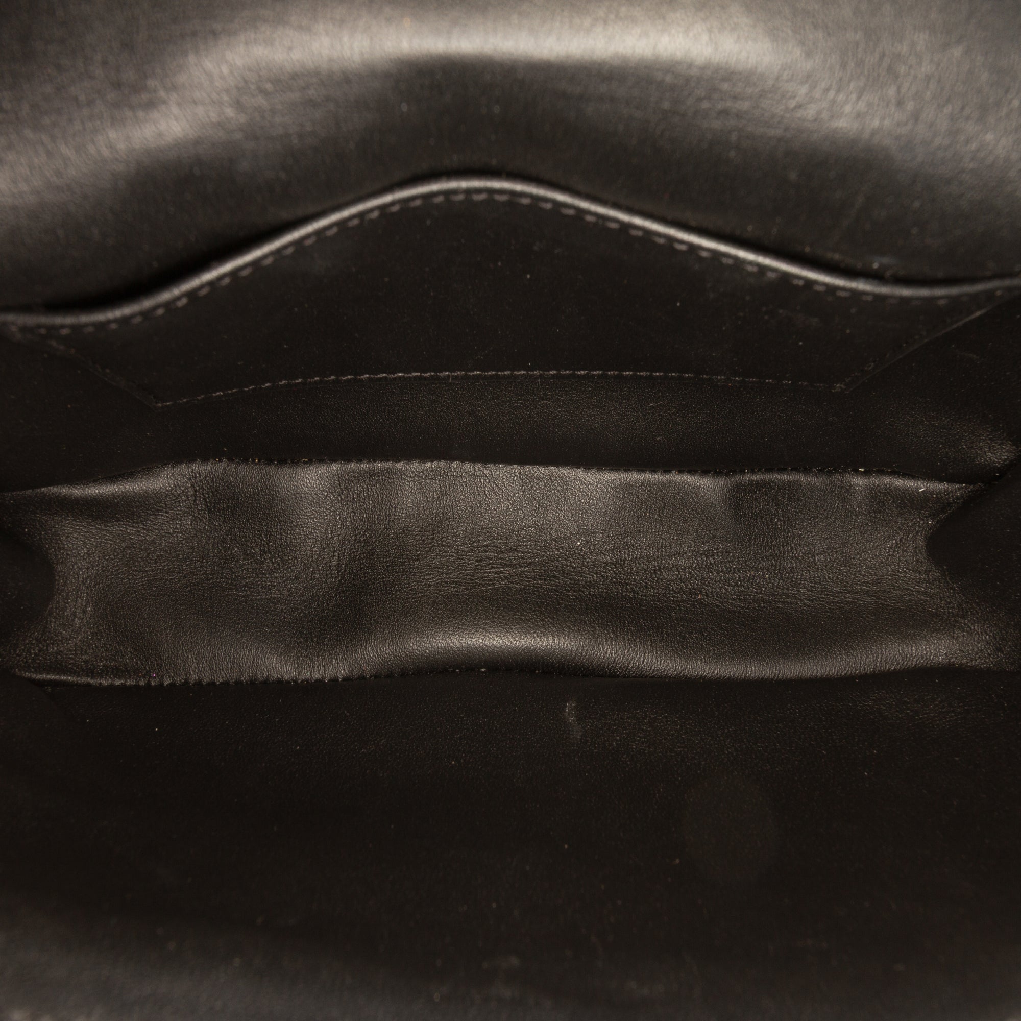 Matelasse Goatskin Monochrome Chain Shoulder Bag - Image 4