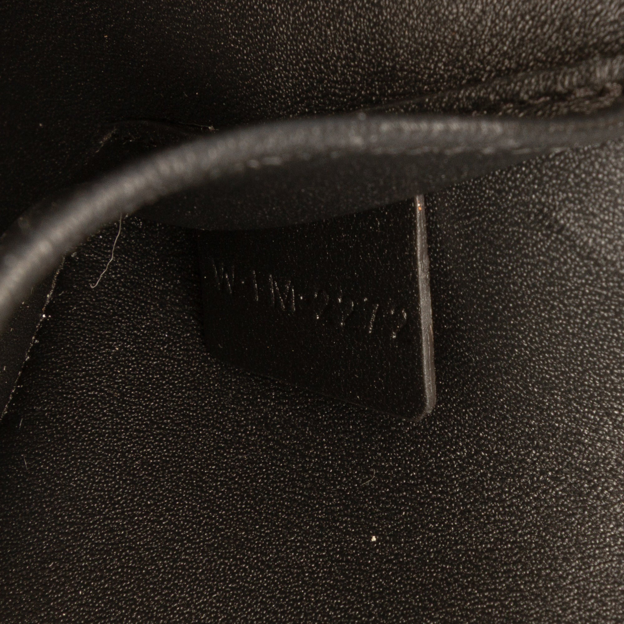Matelasse Goatskin Monochrome Chain Shoulder Bag - Image 6