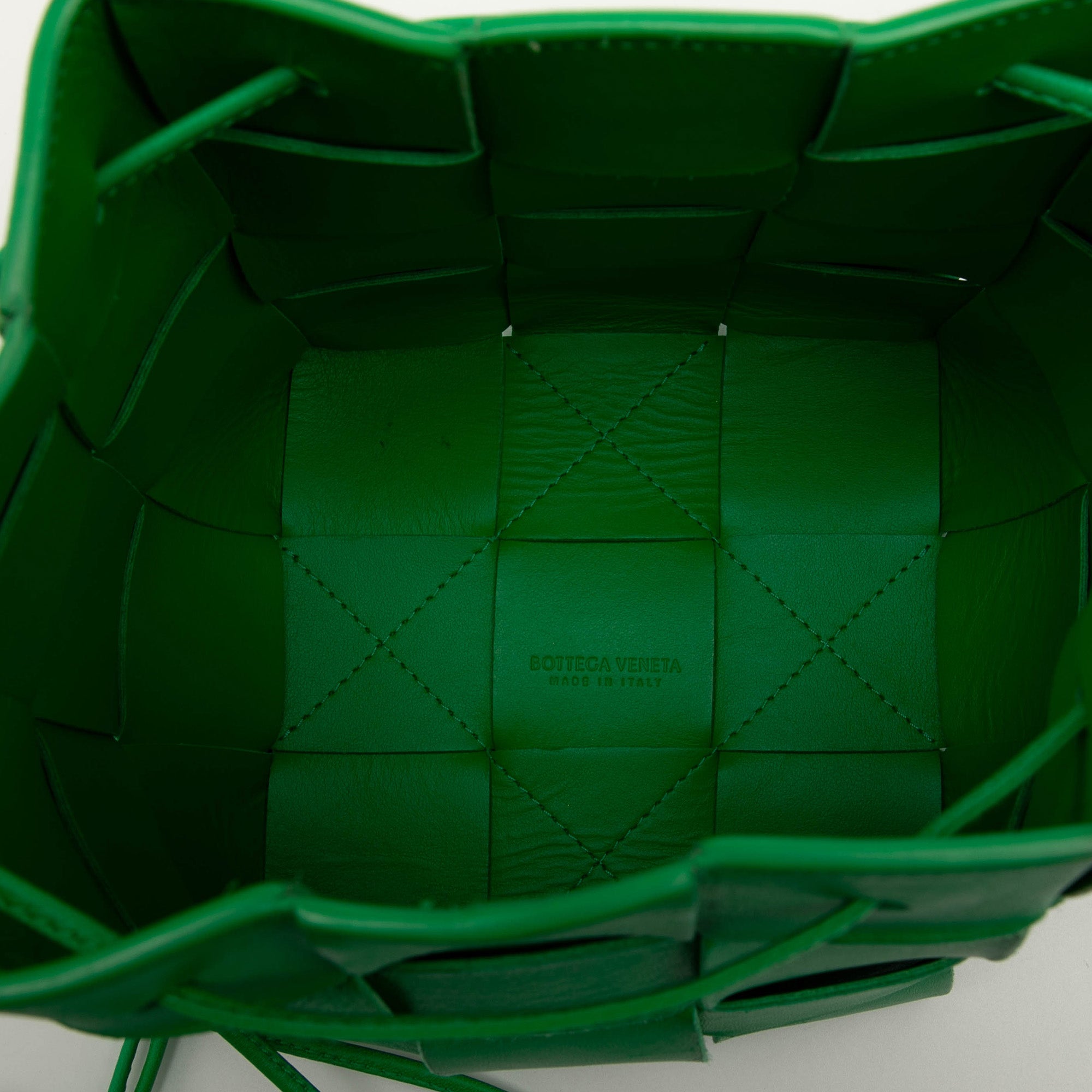 Small Nappa Maxi Intrecciato Cassette Bucket Bag - Image 4