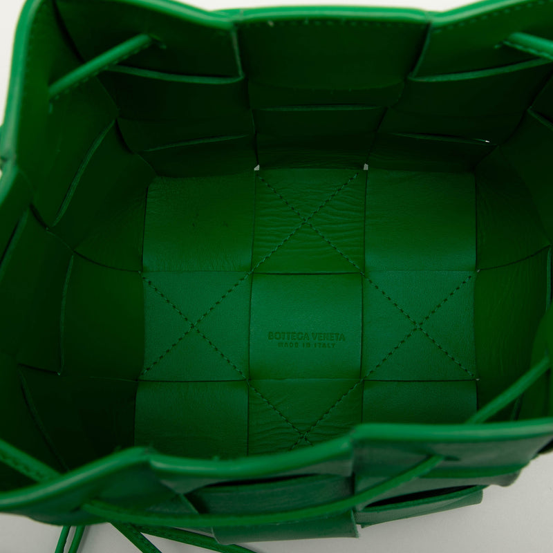 Small Nappa Maxi Intrecciato Cassette Bucket Bag - Image 4