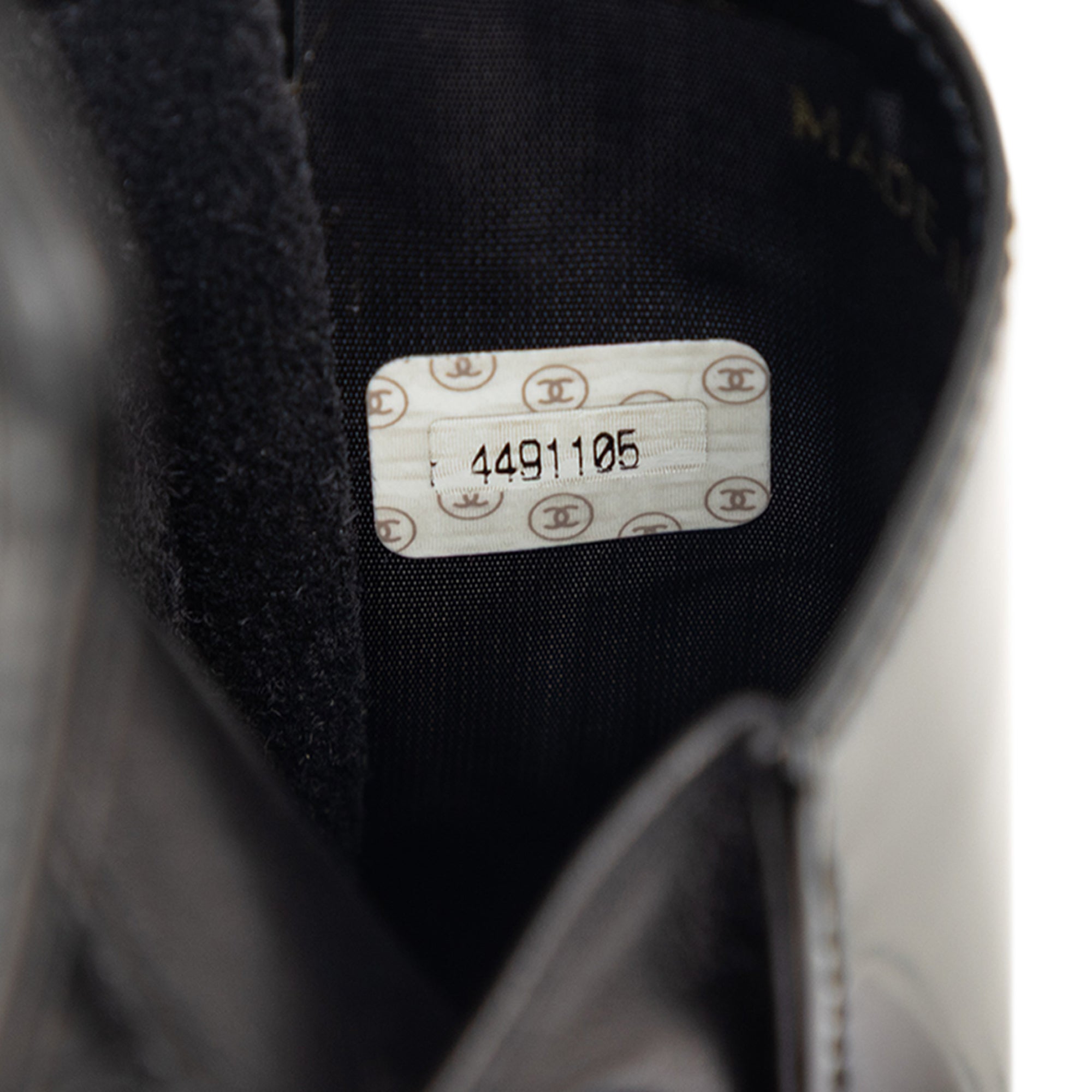 CC Patent Phone Holder Crossbody - Image 6
