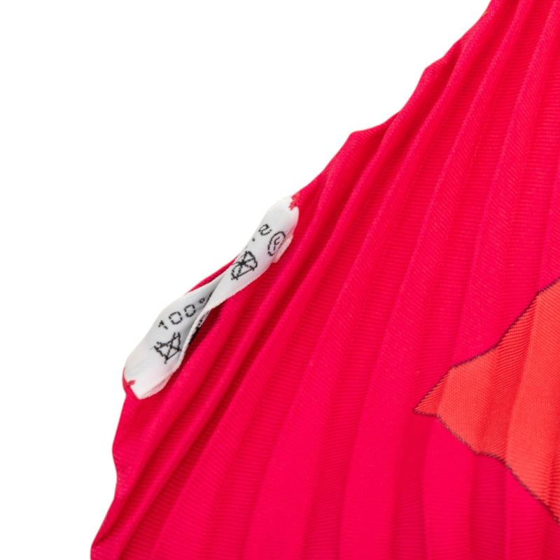 Parmi Les Fleurs Je Compte Les Heures Pleated Silk Scarf - Image 3